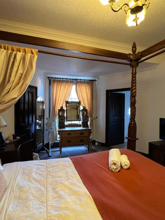 Georgian House Hotel Дарби Екстериор снимка